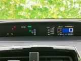 スタイリッシュなデザインとわかりやすい表示で、運転に必要な情報を一目で確認できます。エコドライブをサポートする表示も搭載。