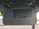 運転席サンバイザー、ミラーつきです♪