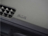 ◆助手席エアバッグ◆SRSエアバッグは、シートベルトだけでは防ぎきれない衝突時の衝撃から乗員を守るための安全装置。衝突時に瞬時に膨らみ、頭部や胸部がダッシュボードに直接衝突するのを防ぎます。