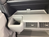助手席側 カップホルダー