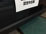 2台前を走る車両を検知し注意を喚起してくれるインテリジェントFCW(前方衝突予測警報)とエマージェンシーブレーキ付きです!カメラで車両や歩行者を認識しブレーキを掛けて衝突を回避、又は被害を軽減します。