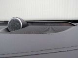 Bowers&Wilkinsプレミアムサウンドスピーカーを搭載しておりコンサートホールのベストポジションに相当する音場空間を忠実に再現。乗る人すべてに驚きの音響体験を提供します。
