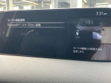 スマホと連動するコネクティビティシステム。Bluetoothの接続により、ハンズフリー電話やショートメッセージの読み上げも可能です。(CD/DVD/TV/USB/AUX)