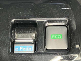 【e-Pedal】アクセルペダルだけで加速、減速、停止までができるので足の踏み変えなく運転できます