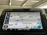 鮮明な地図表示で、スムーズなナビゲーションを実現します。高精度な情報に基づき、最適なルートを案内してくれます。安心して運転を楽しめます。