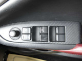 パワーウィンドウのスイッチ。運転席にいながら窓を開け閉めのコントロールできますよ。