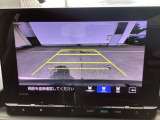 カラービジョンとガイド線で見やすい視点切替式のバックモニター。