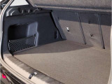 【トランクルーム】十分な容量を確保したトランクルーム。環境へ配慮したスペアタイヤ非搭載のBMW。その分、トランクスペースを有効活用できる様にしてあります。