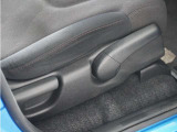◆シートハイトアジャスター◆運転席を上下に高さ調節ができます!運転ポジションを体格に合わせてシート調整できます。