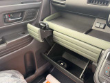 日常で意外と使う収納スペース。開閉のしやすさや容量、内部のキズ・汚れまで確認できます。