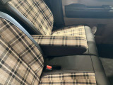 アームレストもございますので長距離運転の際も快適にお過ごしいただけます。