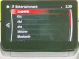 充実したエンターテイメント機能で、ドライブをより楽しく演出します。音楽やナビゲーションで快適なカーライフを。