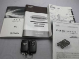 取説・メンテナンスノート・スマートキーの3点セットです。