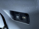 USB端子【TipeA】装備 スマートフォンなどの充電にご利用いただけます