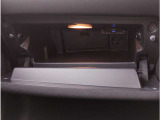 【ETC車載器付】ETCが装備されております。ダッシュボード内の天井部に装着されております。
