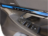 BMWはドアが分厚いです。衝突によりドアがつぶれてしまった場合にも外からいち早くドアを開けれるよう考えられています。数十秒の救出の遅れが命につながりかねない場合、こういった配慮が重要なポイントです。