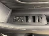 パワーウインドウスイッチ、いたずら防止・挟みこみ防止に、ウインドウロックスイッチを使用ください。便利な電動可倒式ミラースイッチ、集中ドアロックスイッチ