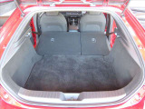フラットで広く使い易いトランクスペースもMAZDA3の魅力です。