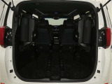【シートアレンジ可能】ゆとりあるワイドな車内空間は、ドライブを始め買い物やレジャーなど、幅広く活躍します。一人でもみんなとでもお出かけを楽しみましょう!
