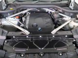 安心のBMW認定中古車は100項目の箇所を徹底的にチェック致します。機械的な箇所や電気系、コンピューターなどをご納車前に点検し、交換基準に達した部品は全て新品に修理返品した後にご納車致します。