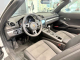ご納車後は最寄りのポルシェセンターにてメンテナンス、保証をお受けいただけます。