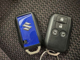 キーを取り出さずにドアを施錠&解錠。クルマの始動も可能です。