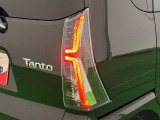 精悍なカスタム専用デザインのLEDリヤコンビネーションランプ(LEDストップランプ)で省電力・長寿命化を実現。