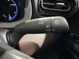 【オートライト】車外の明るさに応じて、自動的にライトの点灯・消灯をしてくれます。