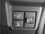 【ヘッドライトレベライザー】車両の姿勢(荷物の積載や乗員の有無)によって変化するヘッドライトの照射方向を調整します。これにより、対向車に対する眩しさを軽減し、安全な運転をサポートします。
