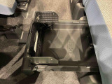 中敷きを立ち上げれば、倒れやすい荷物も安定して積める置きラクボックスが標準装備