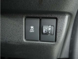 ◆VSA◆横滑り防止装置が装備されています。コーナーリング時の横すべりを抑える機能と、車両の急激な挙動変化を抑える機能で、安定した走行を実現しています。運転に安心とゆとりが出来ます。
