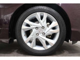 純正のアルミホイールが足元を飾ります!タイヤサイズは185/55R16です。