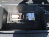 【車載工具】パンクなどのもしもの時に役立つ車載工具があります。ジャッキなどが装備されています。