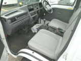 4WD/5MT/エアコン/パワステ/作業灯/AM・FMラジオ/荷台マット