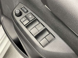 全席に電動パワーウインドウを装備。乗員それぞれが快適に操作できます。