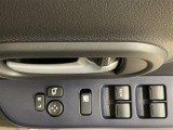 パワーウインドウスイッチ、いたずら防止・挟みこみ防止に、ウインドウロックスイッチを使用ください。便利な電動可倒式ミラースイッチ