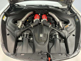 3.9L V8ツインターボエンジンを搭載、620CVを発揮します。(カタログ値)