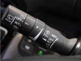 【バリアブル間欠ワイパースイッチ】車速に応じてワイパーの間隔を自動的に調整する機能。雨の量や車速に応じてワイパーの間隔を最適化し、視界を確保することができます。