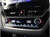 スタイリッシュなブラック系を基調とした内装色。