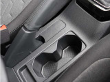 (ドリンクホルダー)センターコンソールには、2本分のドリンクホルダーが備わっております。