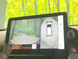【パノラミックビューモニター】専用のカメラにより、上から見下ろしたような視点で360度クルマの周囲を確認することができます☆死角部分も確認しやすく、狭い場所での切り返しや駐車もスムーズに行えます。