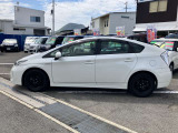 私達の強みは、車の仕入れから整備、板金塗装そして販売、さらにアフターケアまで自社で一貫して行える点にあります。これにより全ての行程に責任を持ち、お客様に信頼できるサービスを提供いたします。