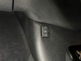 スイッチひとつでシートがすぐに温まり、寒い季節も快適。運転席と助手席に装備されています。