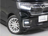 【オートハイビーム】街灯などがなくて暗い場合、見やすいように自動でハイビームに。先行車や対向車を検知すると、ロービームに切り替えます!