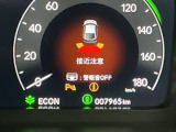 【パーキングセンサー】駐車や出庫時にクルマの前後の障害を検知し、音とディスプレイでお知らせします。
