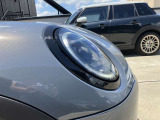 MINIのオートライトは積極的にライトをつけることにより、自車の存在を周囲に向けアピールいたします。それは安全性への配慮でもあります。