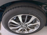 純正アルミホイールです。足元が引き立つので、車全体のイメージがアップしますよ