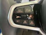 【アクティブクルーズコントロール】一定速度での巡航はもちろん、前方の車両との距離を一定に保ちながら自動で加減速を行います。BMWは車両停止までの制御が可能となりますので、渋滞時には大変嬉しい機能です。