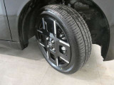 フロントタイヤの溝も十分に残っております。165/55R15となっております。
