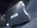 今や必須装備となった、高速道路の料金所をキャッシュレスでスムースに通過できるETCが装着済みです。